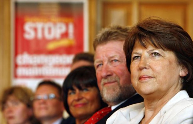 La Première secrétaire du Parti socialiste, Martine Aubry, en compagnie de Jean-Pierre Kucheida (à sa droite). La Première secrétaire du Parti socialiste, Martine Aubry, en compagnie de Jean-Pierre Kucheida (à sa droite).