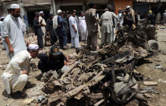 Vingt-cinq personnes, dont au moins trois enfants, ont été tuées samedi dans un attentat dans le nord-ouest du Pakistan, bastion des rebelles talibans et de leurs alliés d'Al-Qaïda, selon un nouveau bilan fourni par des responsables locaux. Vingt-cinq personnes, dont au moins trois enfants, ont été tuées samedi dans un attentat dans le nord-ouest du Pakistan, bastion des rebelles talibans et de leurs alliés d'Al-Qaïda, selon un nouveau bilan fourni par des responsables locaux.