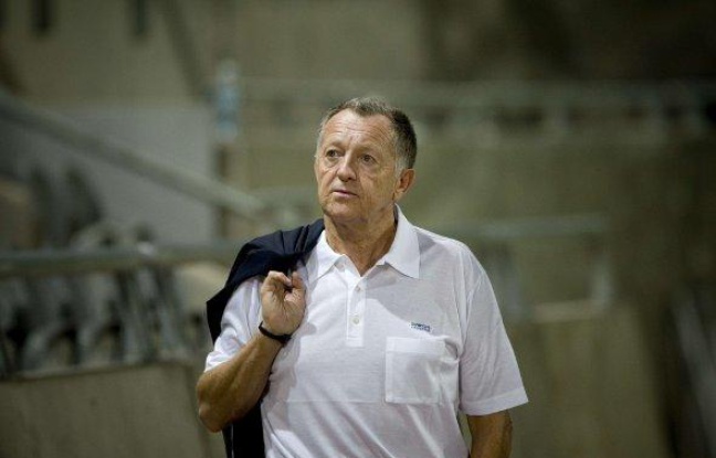 Le président de l'olympique lyonnais, Jean-Michel Aulas, lors d'un match à Tel Aviv en Ligue des champions, le 28 septembre 2010. Le président de l'olympique lyonnais, Jean-Michel Aulas, lors d'un match à Tel Aviv en Ligue des champions, le 28 septembre 2010.