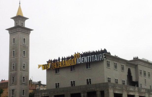 Manifestation de Génération identitaire, le 20 octobre 2012, sur le chantier de la mosquée de Poitiers. Manifestation de Génération identitaire, le 20 octobre 2012, sur le chantier de la mosquée de Poitiers.