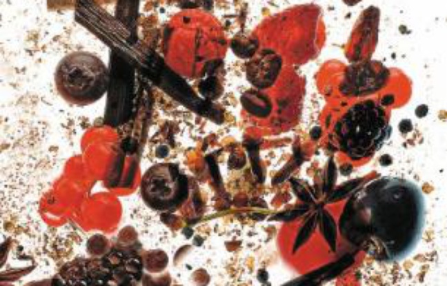 Le « nez » d'un bon vin peut faire l'effet d'une explosion de fruits rouges. Le « nez » d'un bon vin peut faire l'effet d'une explosion de fruits rouges.