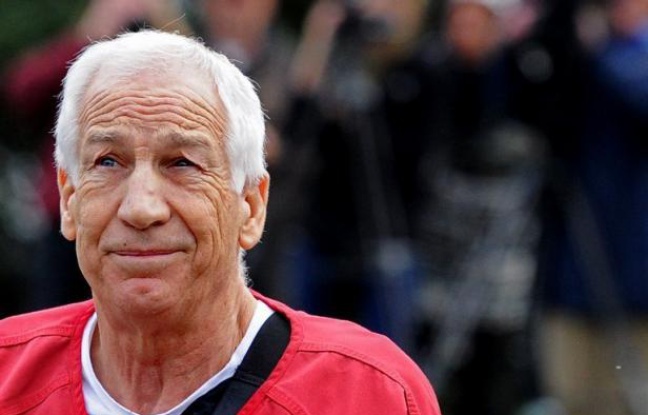L'ex-entraîneur de l'équipe de football américain de Penn State, Jerry Sandusky, 68 ans, a été condamné mardi à une peine allant de 30 à 60 ans de prison pour des agressions sexuelles commises sur des mineurs. L'ex-entraîneur de l'équipe de football américain de Penn State, Jerry Sandusky, 68 ans, a été condamné mardi à une peine allant de 30 à 60 ans de prison pour des agressions sexuelles commises sur des mineurs.