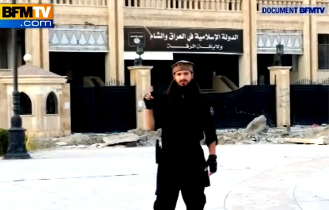 Photo publiée par BFM TV et montrant Abu Abdallah al-Faransi, un Français soupçonné d'être impliqué dans la décapitation de Peter Kassig. Photo publiée par BFM TV et montrant Abu Abdallah al-Faransi, un Français soupçonné d'être impliqué dans la décapitation de Peter Kassig.