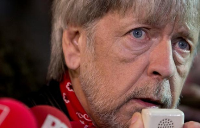 Renaud prend part à l'hommage aux victimes des attentats le 7 janvier 2016 à Paris Renaud prend part à l'hommage aux victimes des attentats le 7 janvier 2016 à Paris