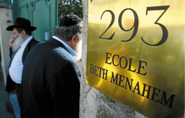 A l'école Beth Menahem, où les victimes ont été scolarisées, l'inquiétude des parents était vive. A l'école Beth Menahem, où les victimes ont été scolarisées, l'inquiétude des parents était vive.