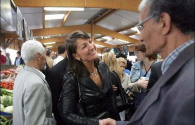 Sylvie Noachovitch, avocate de 43 ans connue pour être l'une des chroniqueuses vedettes spécialisée dans les escroqueries de l'émission "Sans aucun doute" de Julien Courbet (TF1) mène une campagne de terrain sur-vitaminée, sûre d'elle et de sa victoire. Sylvie Noachovitch, avocate de 43 ans connue pour être l'une des chroniqueuses vedettes spécialisée dans les escroqueries de l'émission "Sans aucun doute" de Julien Courbet (TF1) mène une campagne de terrain sur-vitaminée, sûre d'elle et de sa victoire.