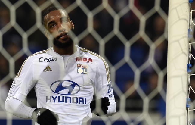Alexandre Lacazette traverse un période difficile à la pointe de l'attaque lyonnaise Alexandre Lacazette traverse un période difficile à la pointe de l'attaque lyonnaise