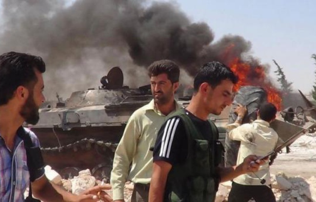 Le conflit armé en Syrie ne montrait jeudi aucun signe de répit à la veille d'une réunion internationale à Paris censée discuter du sort du président syrien Bachar al-Assad mais boycottée par la Russie, alliée de Damas. Le conflit armé en Syrie ne montrait jeudi aucun signe de répit à la veille d'une réunion internationale à Paris censée discuter du sort du président syrien Bachar al-Assad mais boycottée par la Russie, alliée de Damas.