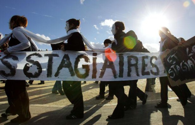 Des stagiaires en entreprises manifestent, le 01 novembre 2005 à Paris, pour alerter l’opinion publique sur les abus dont ils s'estiment victimes de la part de certaines entreprises et réclamer une réforme de leur statut. Le Mouvement Génération précaire lance, ce jour, une série d'actions tout au long du mois de novembre (tracts, flash-mobs) qui se concluront, le jeudi 24, par "une grève générale des stagiaires au niveau national", a indiqué le mouvement dans un communiqué. Des stagiaires en entreprises manifestent, le 01 novembre 2005 à Paris, pour alerter l’opinion publique sur les abus dont ils s'estiment victimes de la part de certaines entreprises et réclamer une réforme de leur statut. Le Mouvement Génération précaire lance, ce jour, une série d'actions tout au long du mois de novembre (tracts, flash-mobs) qui se concluront, le jeudi 24, par "une grève générale des stagiaires au niveau national", a indiqué le mouvement dans un communiqué.