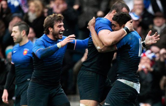Maxime Médard félicite son coéquipier en Bleu Wesley Fofana, lors du match du Tournoi des VI Nations contre l'Ecosse le 26 février 2012. Maxime Médard félicite son coéquipier en Bleu Wesley Fofana, lors du match du Tournoi des VI Nations contre l'Ecosse le 26 février 2012.
