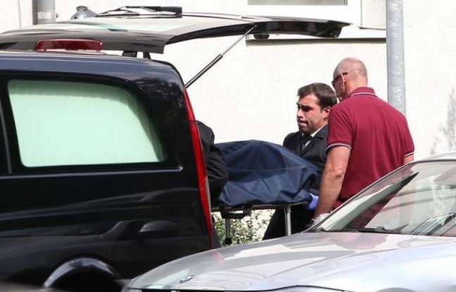 Un forcené a tué quatre personnes avant de se suicider au cours d'une prise d'otages perpétrée dans son logement situé dans un quartier résidentiel de Karlsruhe dans le sud-ouest de l'Allemagne Un forcené a tué quatre personnes avant de se suicider au cours d'une prise d'otages perpétrée dans son logement situé dans un quartier résidentiel de Karlsruhe dans le sud-ouest de l'Allemagne
