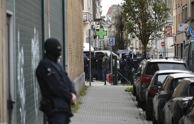 Opération de police à Molenbeek, en Belgique, le 16 novembre 2015. Opération de police à Molenbeek, en Belgique, le 16 novembre 2015.