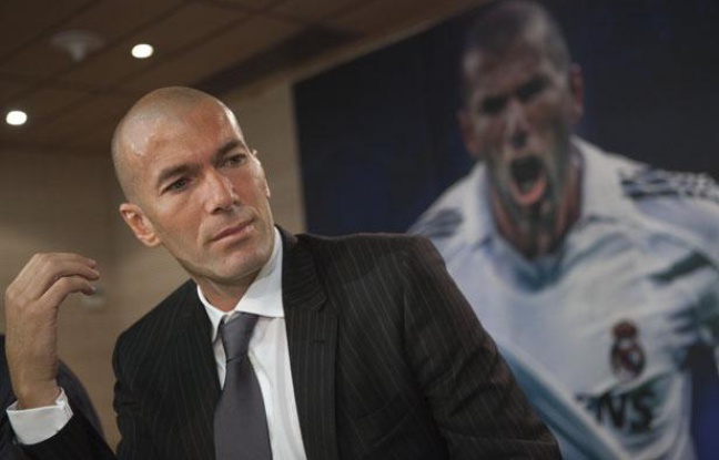 Zinédine Zidane, le 3 juin 2011, lors de la présentation d'un livre sur lui, à Madrid. Zinédine Zidane, le 3 juin 2011, lors de la présentation d'un livre sur lui, à Madrid.