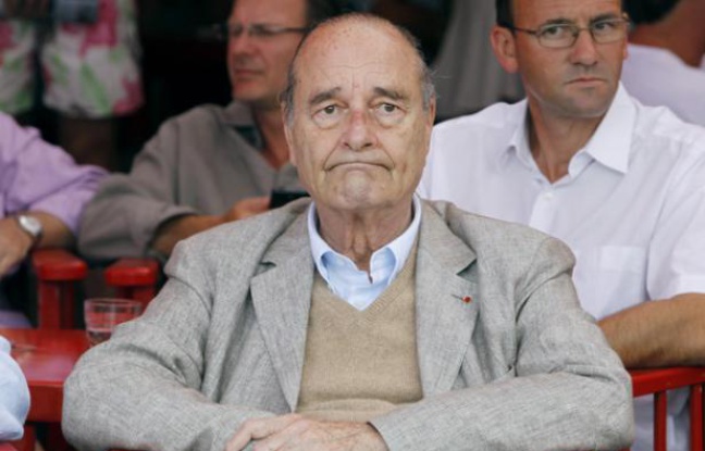 Jacques Chirac assis à une terrasse de café à Saint-Tropez, le 14 août 2011 Jacques Chirac assis à une terrasse de café à Saint-Tropez, le 14 août 2011