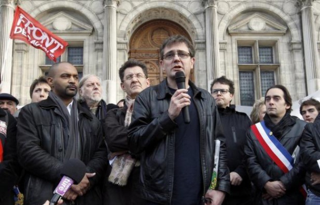 L'exécutif était tenaillé entre défense de la liberté d'expression et condamnation d'un "excès" après la publication mercredi par le journal Charlie Hebdo de caricatures du prophète Mahomet, dans un contexte de violences dans le monde provoquées par un film islamophobe. L'exécutif était tenaillé entre défense de la liberté d'expression et condamnation d'un "excès" après la publication mercredi par le journal Charlie Hebdo de caricatures du prophète Mahomet, dans un contexte de violences dans le monde provoquées par un film islamophobe.