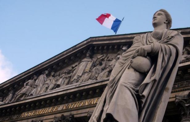 La gauche est favorite aux législatives mais le total des voix dont elle bénéficierait est inférieur à celui de toute la droite, avec le Front national compris, selon un sondage BVA pour Orange, la presse régionale et RTL. La gauche est favorite aux législatives mais le total des voix dont elle bénéficierait est inférieur à celui de toute la droite, avec le Front national compris, selon un sondage BVA pour Orange, la presse régionale et RTL.