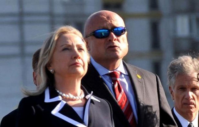 La secrétaire d'Etat américaine Hillary Clinton a annoncé jeudi que les Etats-Unis exempteraient la Chine des sanctions économiques visant les achats de pétrole iranien, quelques heures avant l'application prévue de restrictions contre les banques chinoises. La secrétaire d'Etat américaine Hillary Clinton a annoncé jeudi que les Etats-Unis exempteraient la Chine des sanctions économiques visant les achats de pétrole iranien, quelques heures avant l'application prévue de restrictions contre les banques chinoises.