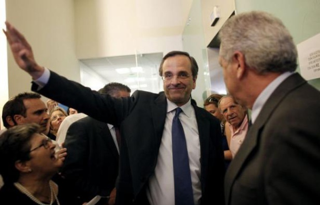 Après un rejet historique de l'austérité et une sanction du vieux système bipartite lors du scrutin législatif dimanche, la Grèce devait tenter lundi de sortir de l'impasse politique en lançant les procédures de formation d'un gouvernement de coalition, sous l'oeil inquiet des marchés. Après un rejet historique de l'austérité et une sanction du vieux système bipartite lors du scrutin législatif dimanche, la Grèce devait tenter lundi de sortir de l'impasse politique en lançant les procédures de formation d'un gouvernement de coalition, sous l'oeil inquiet des marchés.