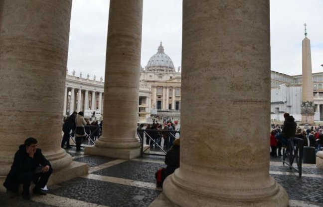 Le porte-parole du Vatican s'en est pris violemment samedi aux articles de presse faisant état d'intrigues dans les hautes sphères du Saint-Siège et de l'existence d'un "lobby gay", les qualifiant de "médisance, désinformation, voire calomnie", dans une interview à Radio Vatican. Le porte-parole du Vatican s'en est pris violemment samedi aux articles de presse faisant état d'intrigues dans les hautes sphères du Saint-Siège et de l'existence d'un "lobby gay", les qualifiant de "médisance, désinformation, voire calomnie", dans une interview à Radio Vatican.