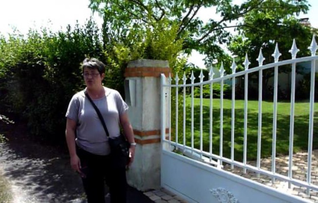 Un Nantais de 62 ans qui se faisait passer pour un professionnel de la gestion de patrimoine et intermédiaire d'assurance, est soupçonné d'avoir escroqué 40 victimes dans toute la France, de Marseille à Nantes en passant par Epernay (Marne), qui ont perdu les économies de toute une vie Un Nantais de 62 ans qui se faisait passer pour un professionnel de la gestion de patrimoine et intermédiaire d'assurance, est soupçonné d'avoir escroqué 40 victimes dans toute la France, de Marseille à Nantes en passant par Epernay (Marne), qui ont perdu les économies de toute une vie