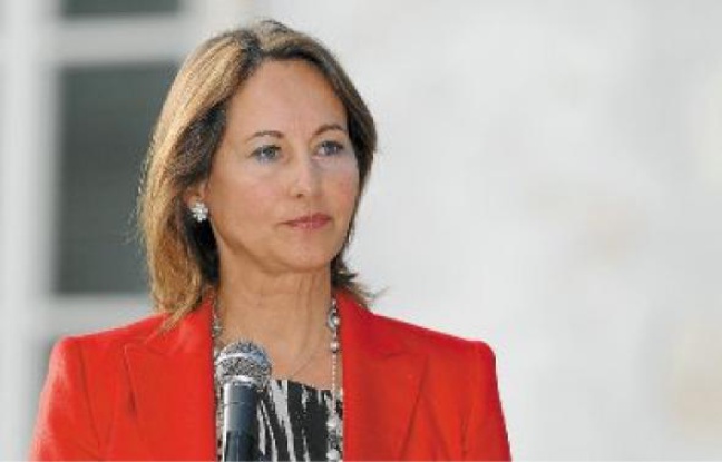 Ségolène Royal a dénoncé une « collusion d'intérêts » qui ont concouru à sa défaite. Ségolène Royal a dénoncé une « collusion d'intérêts » qui ont concouru à sa défaite.