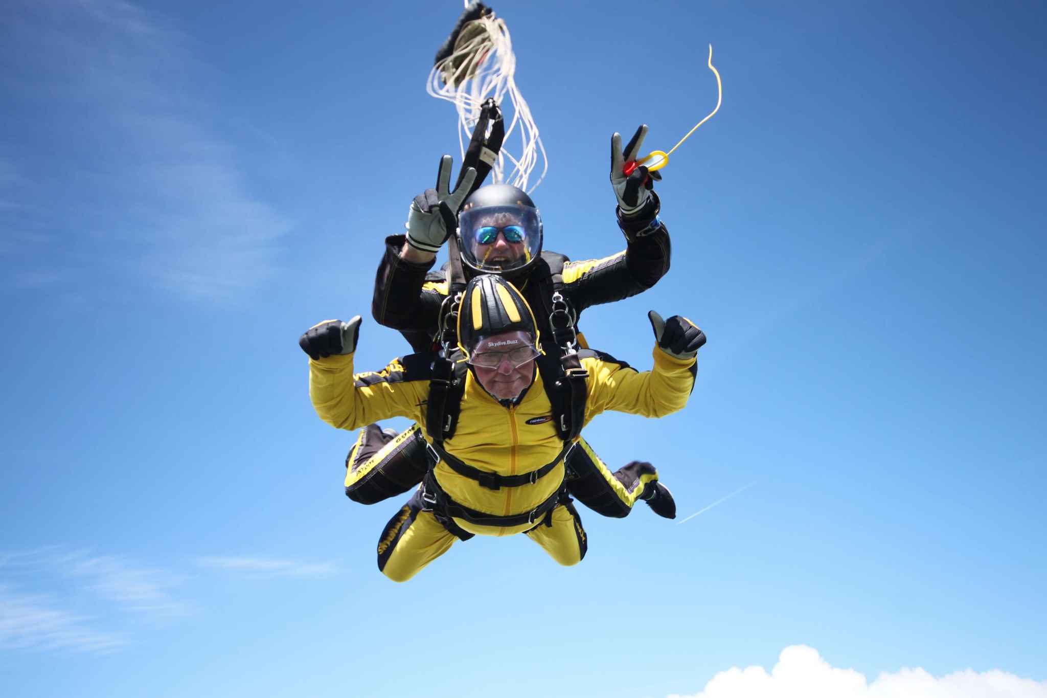 Saut en parachute record pour un homme de 101 ans