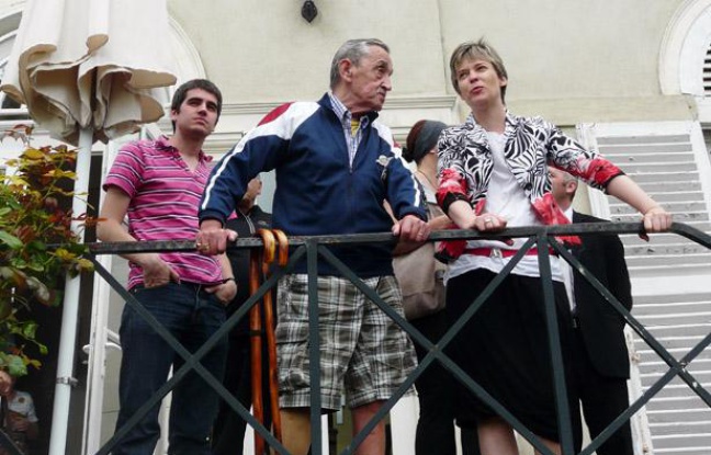 Les petits frères des Pauvres accueillent dans des maisons de vacances des personnes âgées, comme Louis (au centre) le 19 juillet 2012. Les petits frères des Pauvres accueillent dans des maisons de vacances des personnes âgées, comme Louis (au centre) le 19 juillet 2012.
