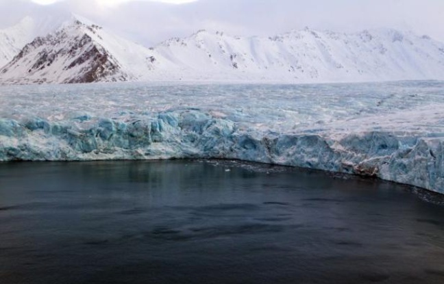 Des scientifiques travaillant avec Greenpeace vont effectuer la première modélisation en trois dimensions de la calotte glaciaire arctique au cours d'une expédition qui doit partir vendredi depuis l'archipel norvégien du Svalbard, a annoncé l'ONG. Des scientifiques travaillant avec Greenpeace vont effectuer la première modélisation en trois dimensions de la calotte glaciaire arctique au cours d'une expédition qui doit partir vendredi depuis l'archipel norvégien du Svalbard, a annoncé l'ONG.