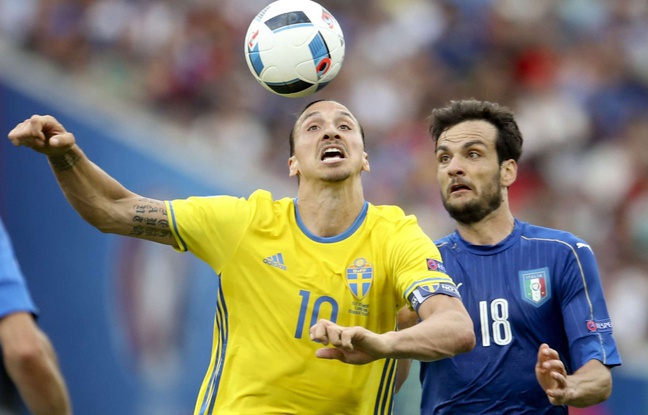 Zlatan Ibrahimovic lors du match entre l'Italie et la Suède le 17 juin 2016. Zlatan Ibrahimovic lors du match entre l'Italie et la Suède le 17 juin 2016.