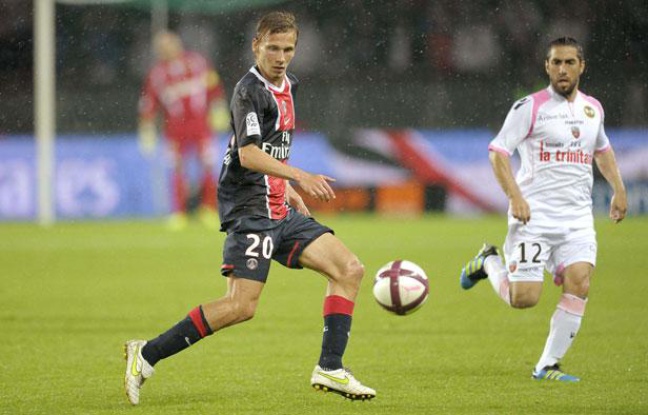 Clément Chantôme, le 6 août 2011, au Parc des Princes, contre Lorient. Clément Chantôme, le 6 août 2011, au Parc des Princes, contre Lorient.
