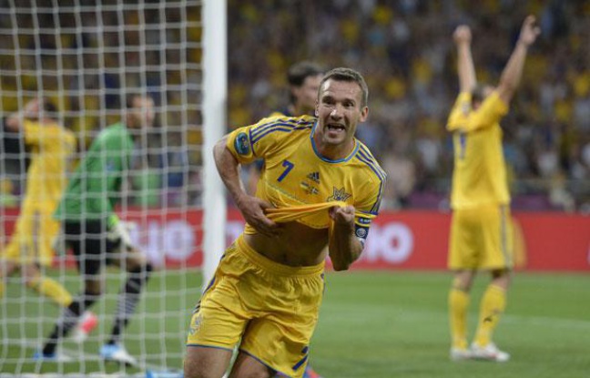 Andriy Shevchenko célèbre son deuxième but face à la Suède pour le premier match de l'Euro 2012, à Kiev, le 11 juin 2012. Andriy Shevchenko célèbre son deuxième but face à la Suède pour le premier match de l'Euro 2012, à Kiev, le 11 juin 2012.