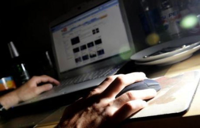 La cession moyennant finance pour la seconde fois en trois ans via internet d'un enfant belge à un couple de Néerlandais suscite émoi et interrogation en Belgique où l'on découvre que la loi ne prohibe ni ne punit la vente ou l'achat d'un bébé. La cession moyennant finance pour la seconde fois en trois ans via internet d'un enfant belge à un couple de Néerlandais suscite émoi et interrogation en Belgique où l'on découvre que la loi ne prohibe ni ne punit la vente ou l'achat d'un bébé.