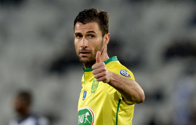 Nantes' French defender Lorik Cana gives the thumbs up during the French Cup round of 16 football match between Bordeaux and Nantes on February 10, 2016 at the Matmut Atlantique stadium in Bordeaux, southwestern France. AFP PHOTO / NICOLAS TUCAT Nantes' French defender Lorik Cana gives the thumbs up during the French Cup round of 16 football match between Bordeaux and Nantes on February 10, 2016 at the Matmut Atlantique stadium in Bordeaux, southwestern France. AFP PHOTO / NICOLAS TUCAT