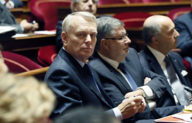 Jean-Marc Ayrault a annoncé jeudi soir que le crédit d'impôt pour les entreprises dans le cadre du pacte de compétitivité serait introduit, par amendement, dans le budget rectificatif 2013, ainsi qu'une "2e loi début 2013" pour définir les "contreparties liées à son utilisation". Jean-Marc Ayrault a annoncé jeudi soir que le crédit d'impôt pour les entreprises dans le cadre du pacte de compétitivité serait introduit, par amendement, dans le budget rectificatif 2013, ainsi qu'une "2e loi début 2013" pour définir les "contreparties liées à son utilisation".