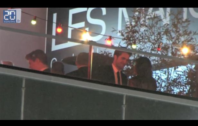 Kristen Stewart et Robert Pattinson s'embrassent à Cannes, le 23 mai 2012. Kristen Stewart et Robert Pattinson s'embrassent à Cannes, le 23 mai 2012.