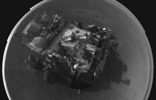 Auto-portrait du robot de la Nasa Curiosity envoyé le 9 août 2012 depuis Mars. Auto-portrait du robot de la Nasa Curiosity envoyé le 9 août 2012 depuis Mars.