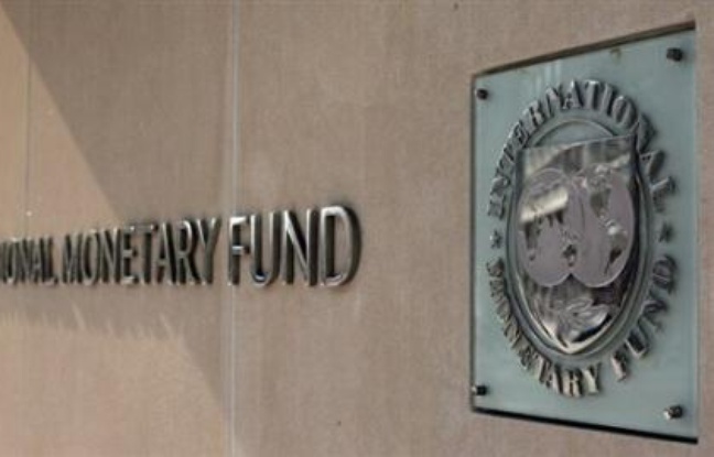 Le Fonds monétaire international (FMI) a chiffré mardi à 945 milliards de dollars le coût de la crise actuelle pour le système financier mondial, dont 565 milliards générés par l'exposition des banques au secteur "subprime" (prêts immobiliers à risque). Le Fonds monétaire international (FMI) a chiffré mardi à 945 milliards de dollars le coût de la crise actuelle pour le système financier mondial, dont 565 milliards générés par l'exposition des banques au secteur "subprime" (prêts immobiliers à risque).