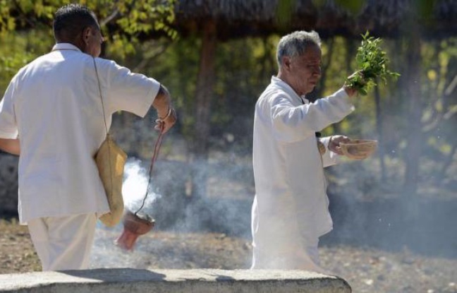 Les cérémonies marquant le début du changement de l'ère maya à l'issue d'un cycle de 5.200 ans, interprété par certains comme une prophétie de la fin du monde, ont débuté samedi soir au Mexique dans la presqu'île du Yutacan. Les cérémonies marquant le début du changement de l'ère maya à l'issue d'un cycle de 5.200 ans, interprété par certains comme une prophétie de la fin du monde, ont débuté samedi soir au Mexique dans la presqu'île du Yutacan.
