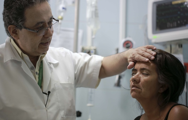 Une jeune femme colombienne diagnostiquée souffrante du syndrome de Guillain-Barré, le 11 février 2016 à l'hôpital Erasmo Meoz de Cucuta. Une jeune femme colombienne diagnostiquée souffrante du syndrome de Guillain-Barré, le 11 février 2016 à l'hôpital Erasmo Meoz de Cucuta.