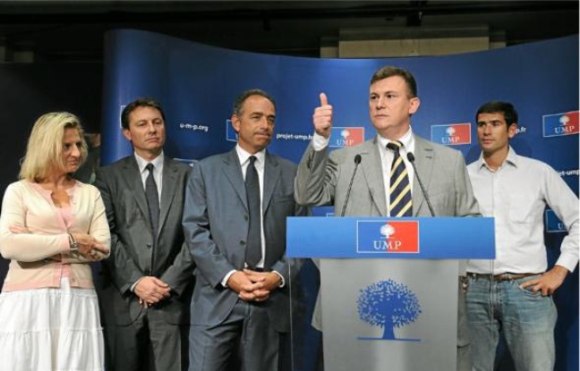 Valérie Rosso-Debord, Sébastien Huygue, Jean-François Copé, Bruno Beschizza et Benjamin Lancar (de g. à dr.). Valérie Rosso-Debord, Sébastien Huygue, Jean-François Copé, Bruno Beschizza et Benjamin Lancar (de g. à dr.).