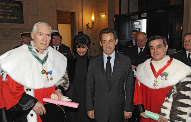 Nicolas Sarkozy, en compagnie du premier président de la Cour de cassation, la ministre de la Justice Rachida Dati, et du procureur général Jean-Louis Nadal, à la Cour de cassation où il s'apprête à faire un discours sur la réforme de la justice, le 1er juillet 2008. Nicolas Sarkozy, en compagnie du premier président de la Cour de cassation, la ministre de la Justice Rachida Dati, et du procureur général Jean-Louis Nadal, à la Cour de cassation où il s'apprête à faire un discours sur la réforme de la justice, le 1er juillet 2008.
