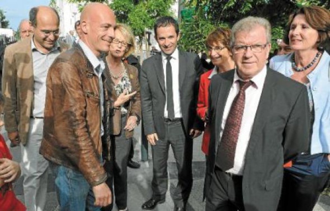 Il y avait beaucoup de monde, jeudi à Boutonnet, pour poser aux côtés de Benoît Hamon (au centre). Il y avait beaucoup de monde, jeudi à Boutonnet, pour poser aux côtés de Benoît Hamon (au centre).