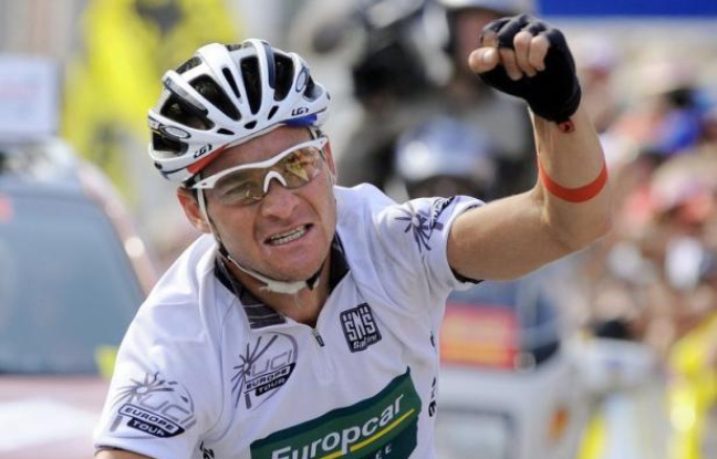 Thomas Voeckler, 4e du Tour de France 2011, tentera à partir de vendredi sur les routes du Nord/Pas-de-Calais de devenir le premier coureur depuis le Belge Freddy Maertens (1975 et 1976) à remporter les Quatre jours de Dunkerque deux années de suite. Thomas Voeckler, 4e du Tour de France 2011, tentera à partir de vendredi sur les routes du Nord/Pas-de-Calais de devenir le premier coureur depuis le Belge Freddy Maertens (1975 et 1976) à remporter les Quatre jours de Dunkerque deux années de suite.