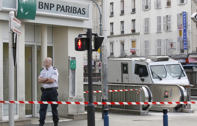 Illustration d'un fourgon stationné devant un agence BNP Paribas. Illustration d'un fourgon stationné devant un agence BNP Paribas.