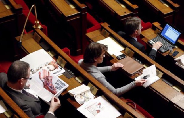 Au dixième jour, les discussions sur le mariage homosexuel semblaient vendredi toucher à leur fin à l'Assemblée nationale, la gauche plaidant pour arrêter rapidement un "débat qui tourne à vide" et les irréductibles UMP dans l'hémicycle accélérant le rythme. Au dixième jour, les discussions sur le mariage homosexuel semblaient vendredi toucher à leur fin à l'Assemblée nationale, la gauche plaidant pour arrêter rapidement un "débat qui tourne à vide" et les irréductibles UMP dans l'hémicycle accélérant le rythme.