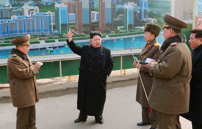La Corée du Nord, dirigée par Kim Jong-Un (au centre), affirme que son programme spatial a des visées purement scientifiques. La Corée du Nord, dirigée par Kim Jong-Un (au centre), affirme que son programme spatial a des visées purement scientifiques.