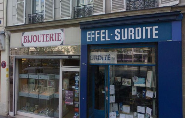 Capture d'écran de Google Street View montrant la bijouterie dans laquelle un braqueur a été abattu, le 19 juillet 2012 à Paris. Capture d'écran de Google Street View montrant la bijouterie dans laquelle un braqueur a été abattu, le 19 juillet 2012 à Paris.