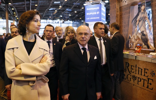Le Premier ministre Bernard Cazeneuve et la ministre de la Culture Audrey Azoulay au Salon du livre (Paris), le 25 mars 2017. Le Premier ministre Bernard Cazeneuve et la ministre de la Culture Audrey Azoulay au Salon du livre (Paris), le 25 mars 2017.