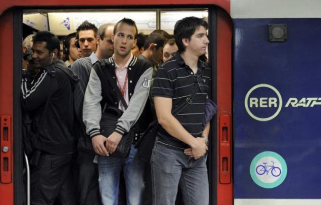 Le trafic des RER et des trains de banlieue était très perturbé lundi matin dans le nord de l'Ile-de-France, notamment en raison d'un "arrêt de travail inopiné d'une certaine catégorie de personnel sur la ligne B du RER", annonce Transilien sur son site. Le trafic des RER et des trains de banlieue était très perturbé lundi matin dans le nord de l'Ile-de-France, notamment en raison d'un "arrêt de travail inopiné d'une certaine catégorie de personnel sur la ligne B du RER", annonce Transilien sur son site.