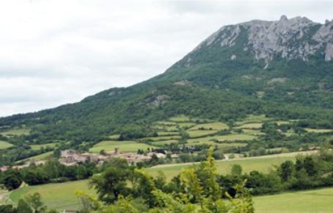 Le pic de Bugarach qui, selon plusieurs théories, échappera à la fin du monde... Le pic de Bugarach qui, selon plusieurs théories, échappera à la fin du monde...
